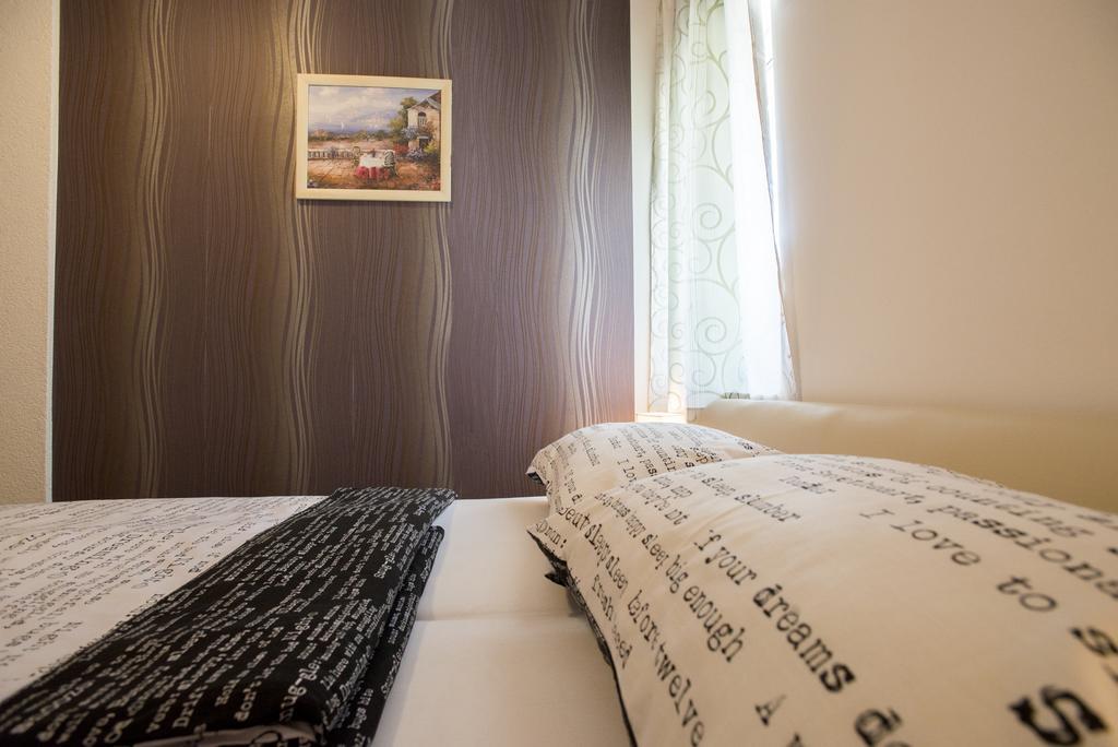 Rooms Velo Korenica Exterior foto