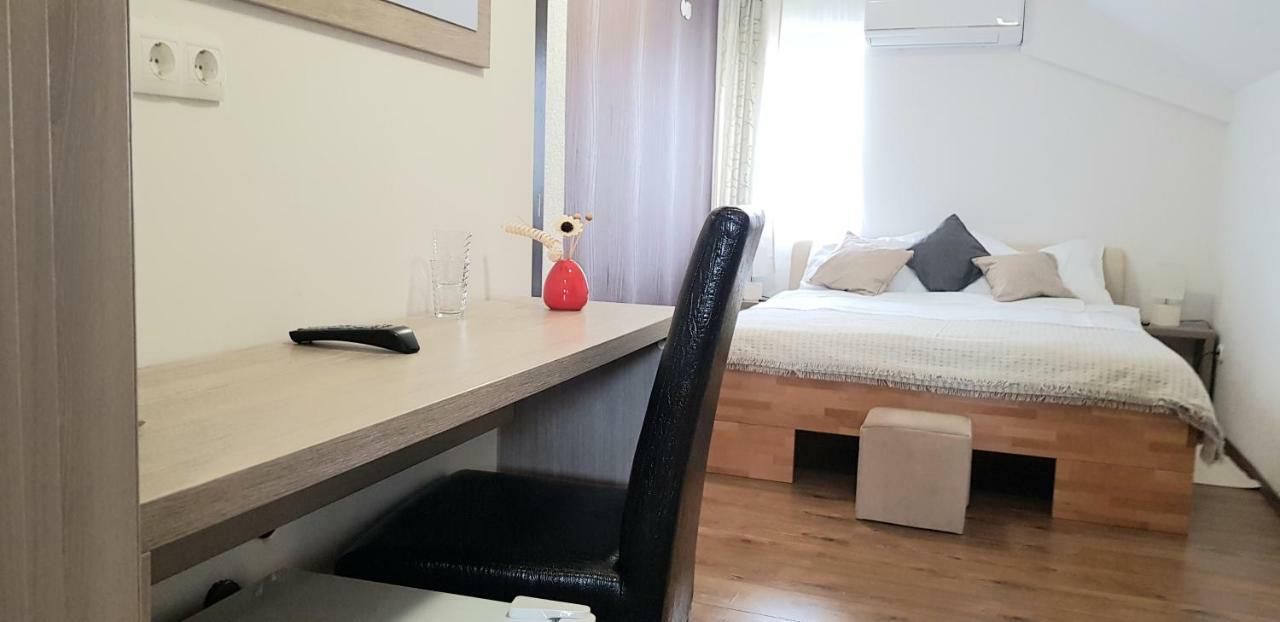 Rooms Velo Korenica Exterior foto